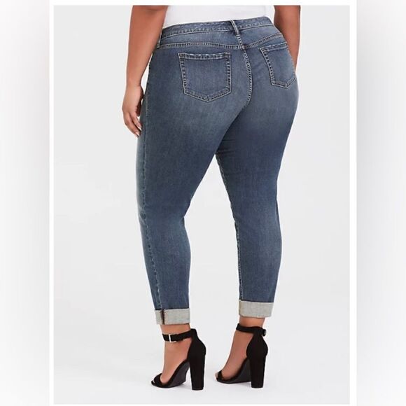 Torrid BOYFRIEND JEAN - VINTAGE STRETCH MEDIUM WASH - Picture 2 of 10